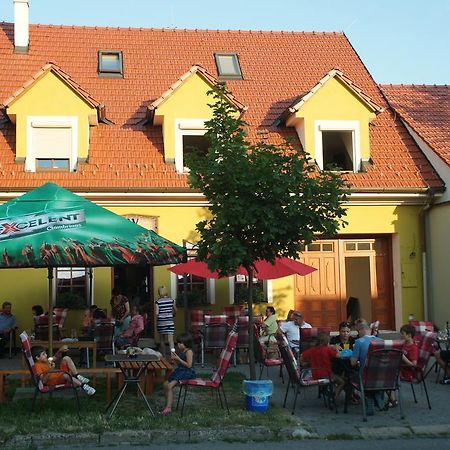 Alva Pension 2 Mikulov Zewnętrze zdjęcie
